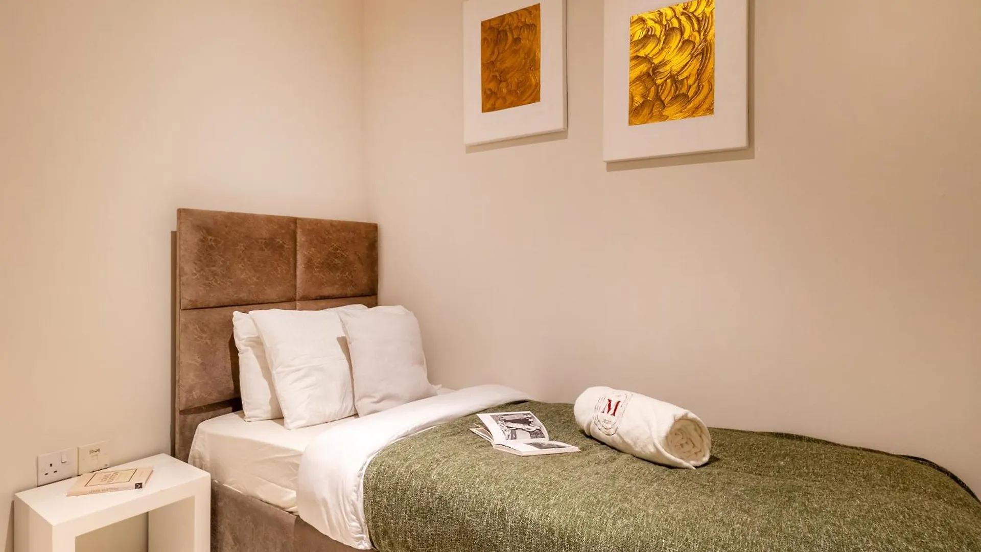 2Br With Maids Room In Palm Near Nakheel Mall With Sea Views ドバイ