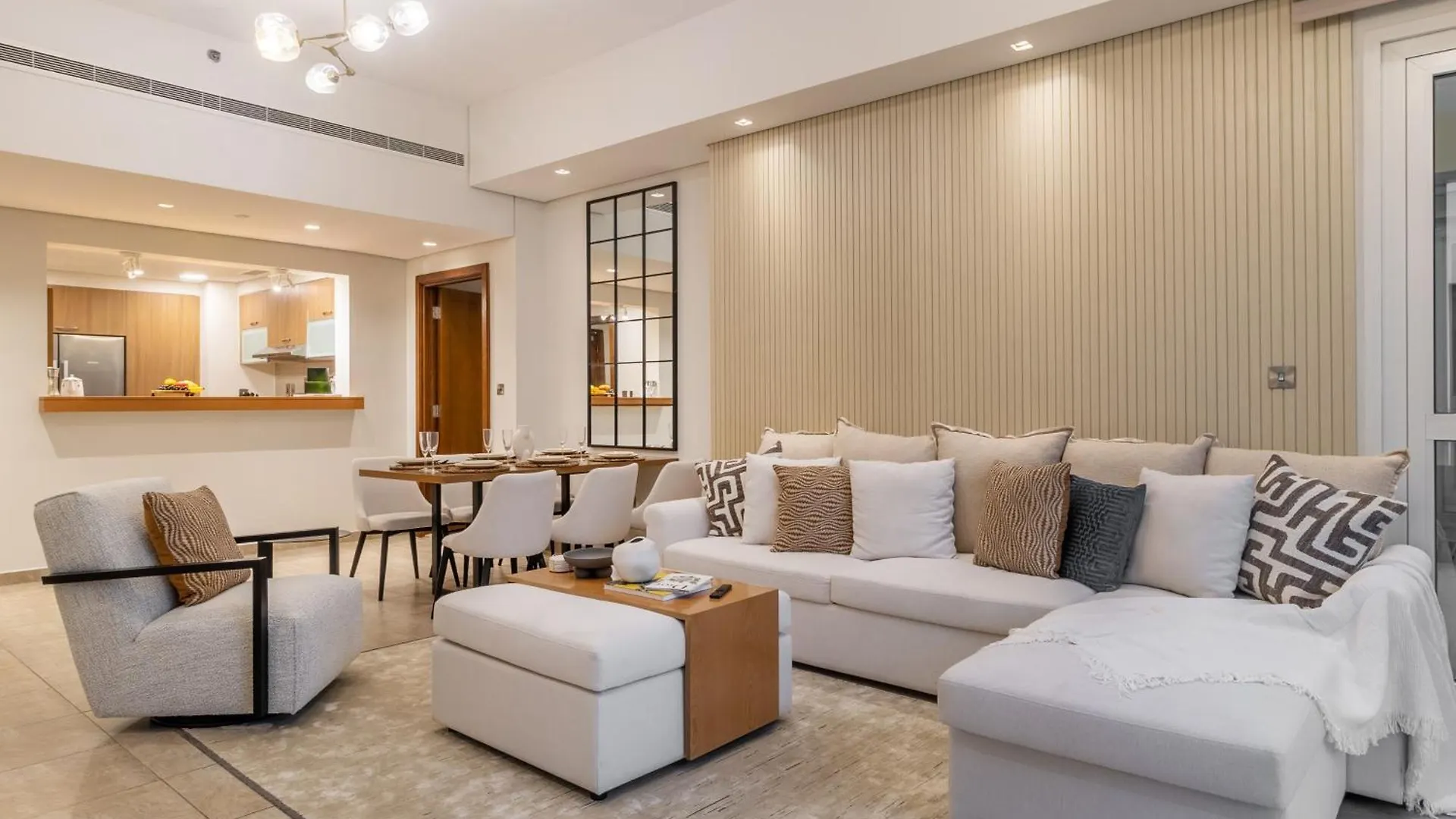 2Br With Maids Room In Palm Near Nakheel Mall With Sea Views ドバイ 0*,