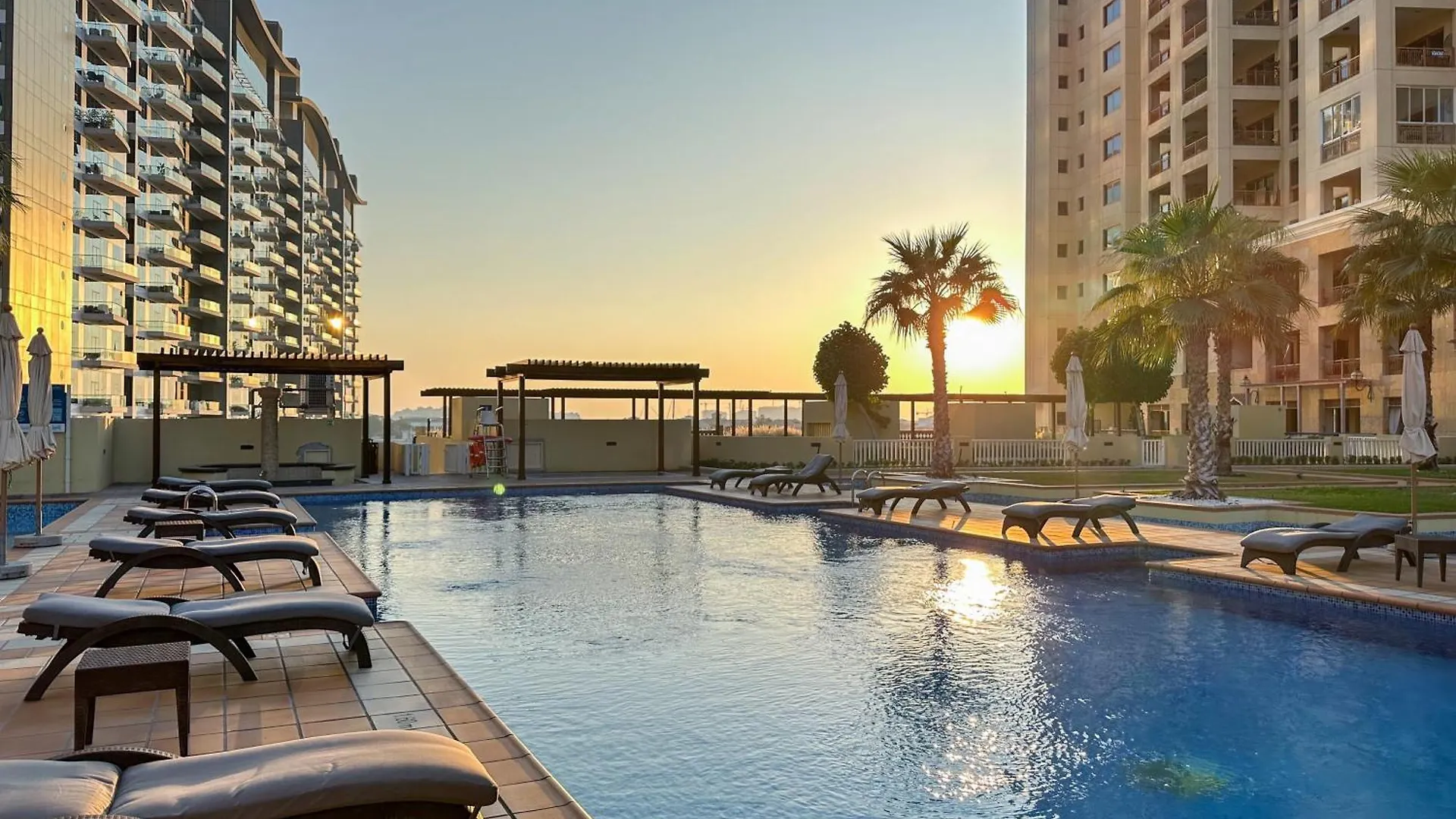 2Br With Maids Room In Palm Near Nakheel Mall With Sea Views Dubai 0*,  United Arab Emirates