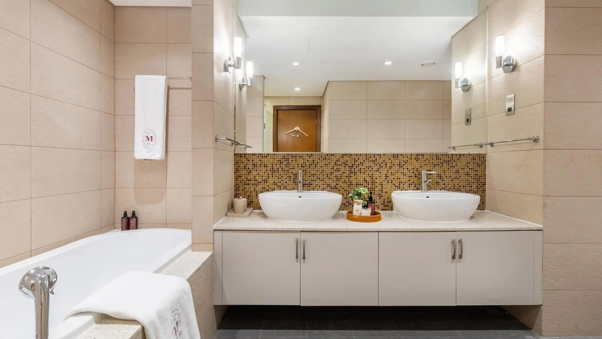 アパート 2Br With Maids Room In Palm Near Nakheel Mall With Sea Views ドバイ